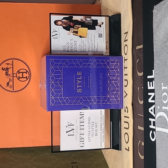 LITTLE BOOK OF STYLE BOXSET CHANEL,DIOR,GUCCI,HERMES,VUITTON,PRADA,VALENTENO,YSL - Picture 9 of 13